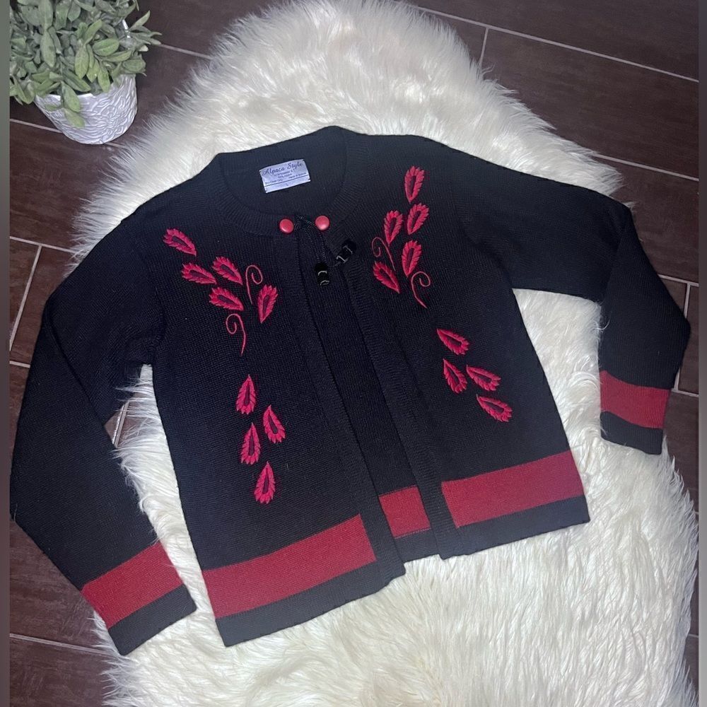 Alpaca Style black/red open cardigan sz Large
